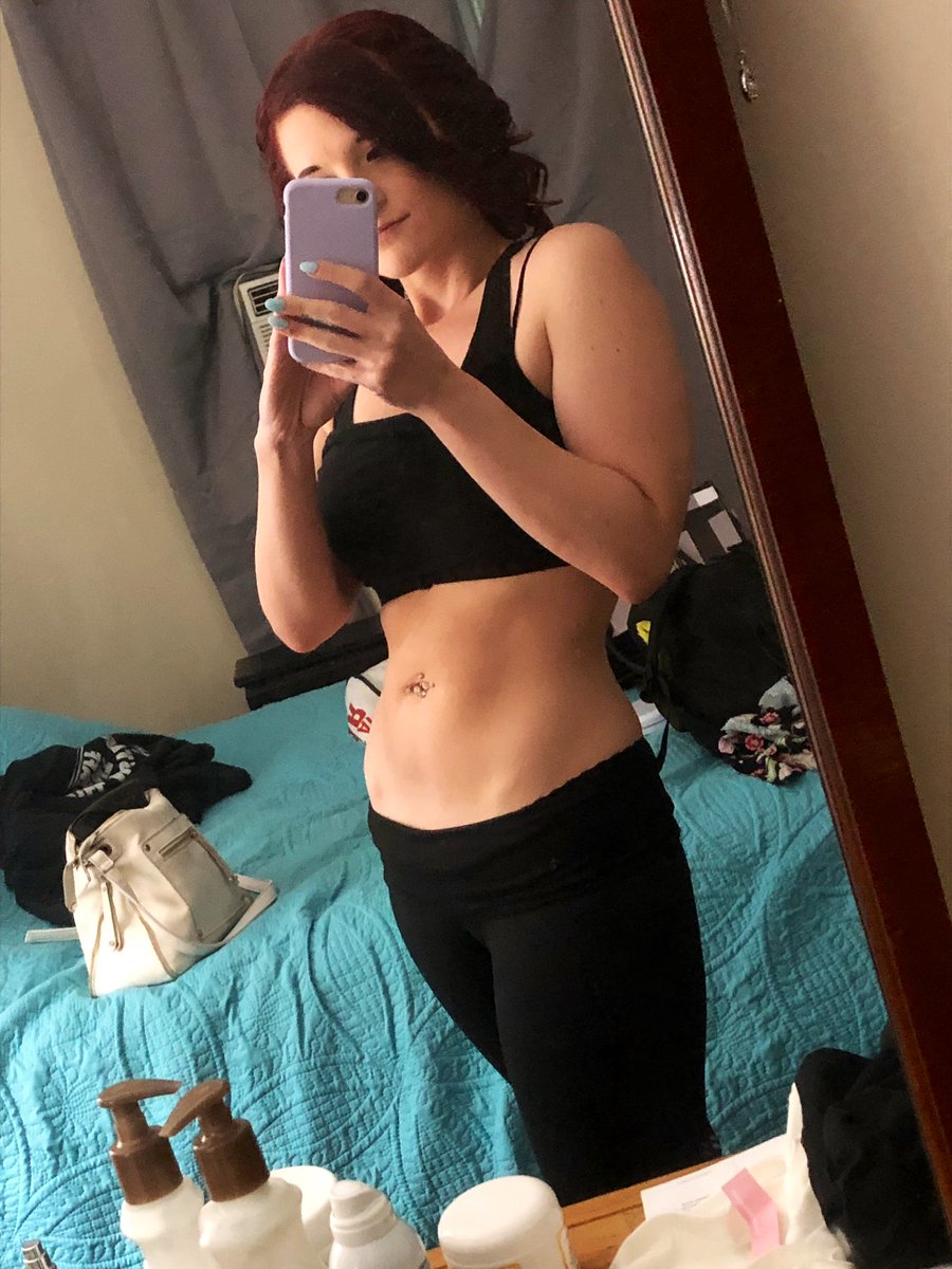 steph_palein's tweet image. Last day waking up as a 29 year old and I’m so proud of these baby abs on the eve of my 30th🧘🏻‍♀️💪🏻 #barmethod