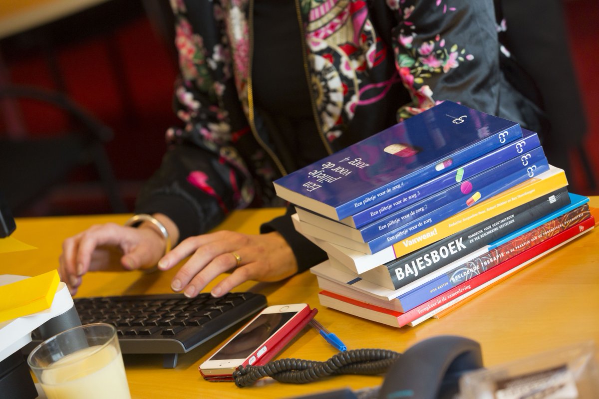 De #kennisdatabanken van het #EFP kun je gebruiken wanneer je onderzoek doet naar een forensisch psychiatrisch onderwerp en op zoek bent naar wetenschappelijke literatuur. Ga naar buff.ly/2L0220O en voer je zoekopdracht in. Wat ga jij als eerste zoeken?  
#forensischezorg