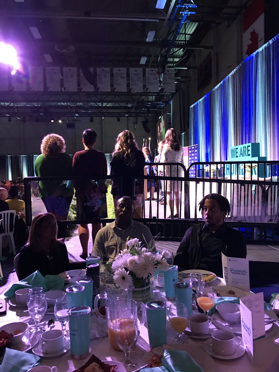 33_roto's tweet photo. So proud of the team I work with every day! Congrats to the CICE facilitators #extramileaward #breakfastatHumber https://t.co/SCtENOUv32