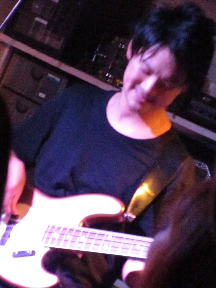 snowsheep48's tweet photo. #つれづれぐさ
#UNIONFIELD
#queueb
FINALの言い方に拘りを
持つふたり(笑)
汗を飛ばしてた細川さん!(キャー)
queuebの為に、#逆転ゲーム を
こしらえてきたり。
まさかの3回目という対バン!
いや、回数の問題じゃない!
queuebに想いを乗せ
しっとりとさせてくれました。 https://t.co/m8kynTmOhT