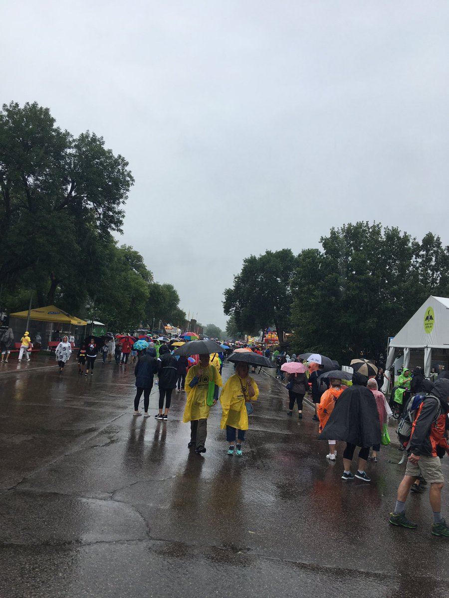 I’m gonnna go pat some horsies