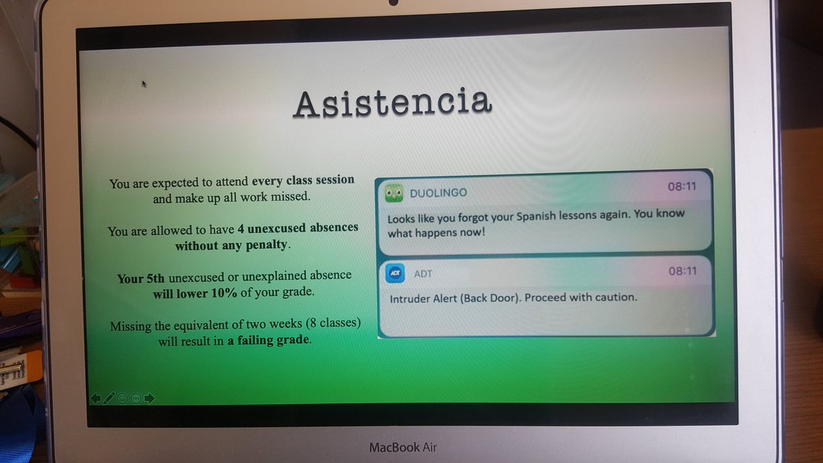 mgomsan's tweet photo. Yo: soy profesora en una universidad americana.

Mi powerpoint del primer día: https://t.co/oSAzyTXDSs