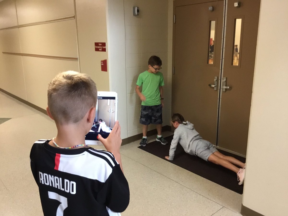 Biegger_DCG's tweet photo. 3rd graders in @MrsWDCG did a GooseChase to explore our little world at North Ridge! #goosechase #dcgexcellence #stampedeoflearning @NorthRidge_Elem #gettingtechy https://t.co/AMfPboID9O