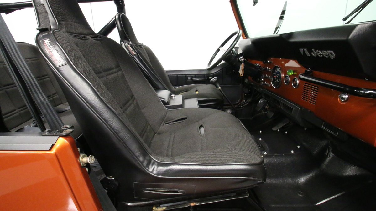 streetsidecars's tweet image. This well restored 1984 #Jeep #CJ8 #Scrambler 4x4 comes equipped with a fuel injected inline 6-cylinder engine that's fed a supply of cold, dense air via a Ram-style intake.

Link: streetsideclassics.com/vehicles/4918-…

#jeepthing #jeepnation #jeepwrangler #jeeplife #jeeplove #jeepwave