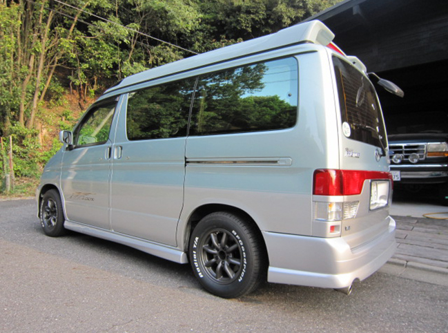 Some say the Mazda Bongo Friendee is the most perfect vehicle in the world straight from the factory. Watanabe fans have other ideas. (  http://www.rs-watanabe.co.jp/tag/ 黒田-将仁/ )