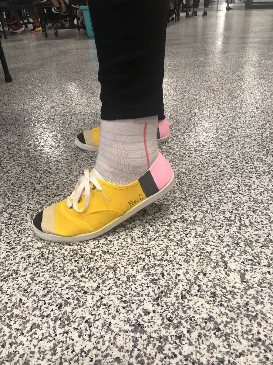 The cutest first day ensemble I have yet to see! Thanks for making your students’ first day extra special <a href="/MichelleUmlor/">Michelle Umlor</a>!