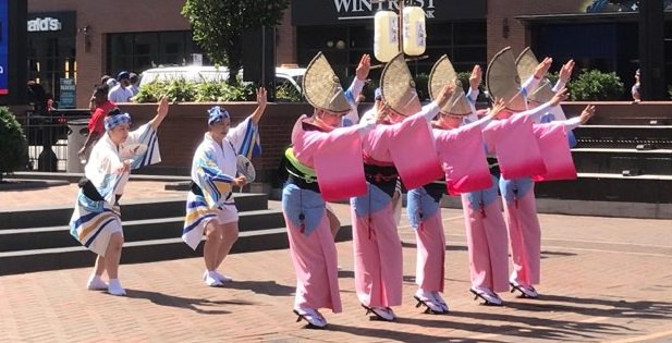 We were thrilled to share #JapaneseCulture at Wrigley Field this weekend. Kokyo Taiko Chicago of the Buddhist Temple of Chicago, Chimu Don Don Okinawan performance group, and Mikoren Awa Odori dancers all gave special performances before the #Cubs game on Sunday! https://t.co/FYmhyX33NH