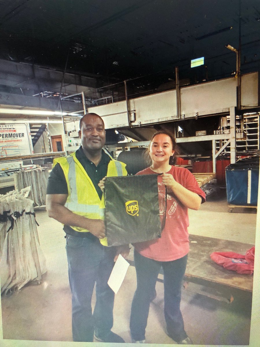 Portland, ME Local Sort supervisor Dwight Murphy recognizes his employee Rebecca Peters for her outstanding teamwork..she is always willing to help her co-workers out! ⁦<a href="/safetyfirstNED/">Northeast District Safety</a>⁩ #maineDivision