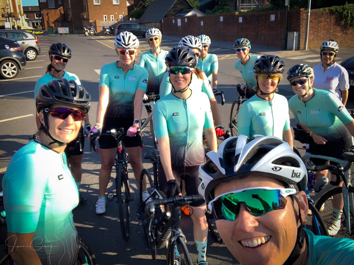 Bia_Cycling's tweet photo. How to do a bank holiday right:
1️⃣ Assemble a super group of women ✔️ 
2️⃣ Organise the hottest day of the summer ☀️ ✔️ 
3️⃣ Remember to stop &amp; have fun while you take in the amazing scenery ✔️ 
4️⃣ ALWAYS make time for ☕️ + 🍰 ✔️ 
5️⃣ Just ride.... 🚴🏽‍♀️ ✔️ 

#bia_cycling https://t.co/gsJjuOYiSK