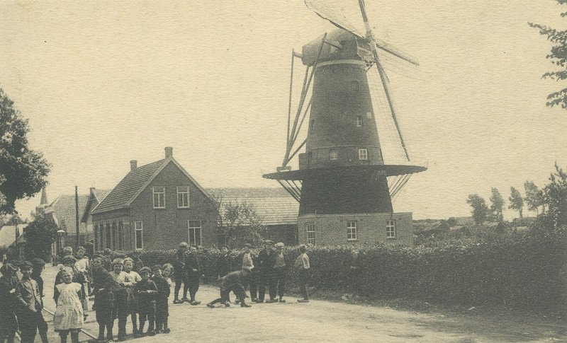 Zondag 1 september is de expositie ‘Mandenmaken en Leerlooien in Vlijmen e.o.’ in de kasteeltoren van Mariënkroon weer geopend van 13.00 tot 17.00 uur halloheusden.nl/2019/08/exposi… <a href="/gemheusden/">gemeente Heusden</a>