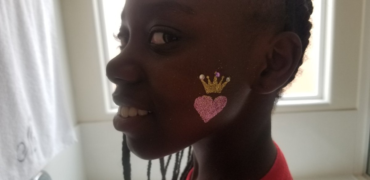 Glamorous Glitter tattoos! With Magic Mirror &amp; Events NM #magicmirrornm #photobooth #party #corporateevents #birthday #engaged #family #love #selfie #mirrorselfie #riorancho #NewMexico #loslunas #albuquerque #magicbounce #popcorn #cottoncandy #snowcones #businesswoman