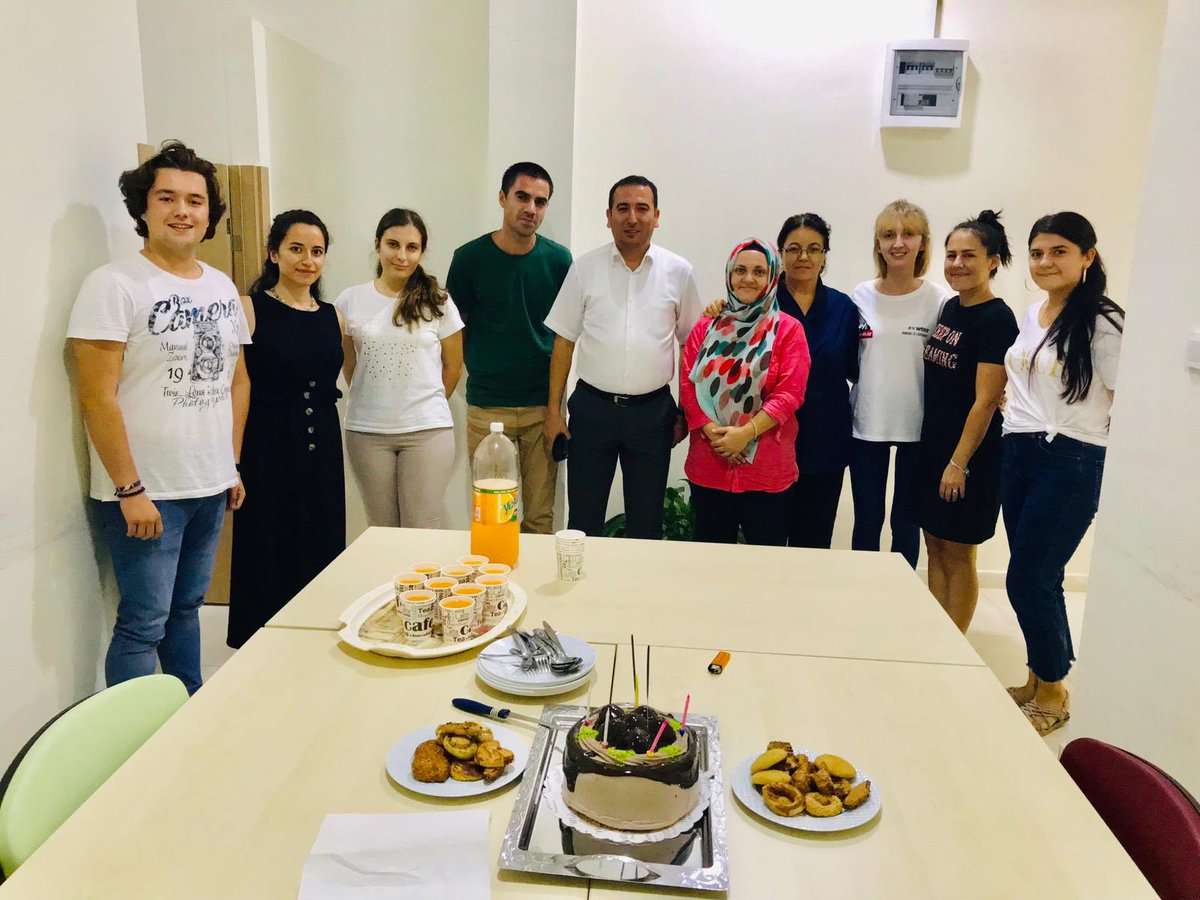 Kuruluş Müdür Vekili Sn. Mehmet Kızılca’nın Eski Görev Yeri olan Gümüşlük Ortaokulu’na geri dönmesi nedeni ile Kuruluş Personeli veda programı düzenlemiştir. Müdürümüze yeni görev yerinde başarılar dileriz. <a href="/ailevecalisma/">Cshabakanligi</a> @AileveToplumHGM @muglaacsh <a href="/MilasHizmet/">Milas Sosyal Hizmet Merkezi Müdürlüğü</a>