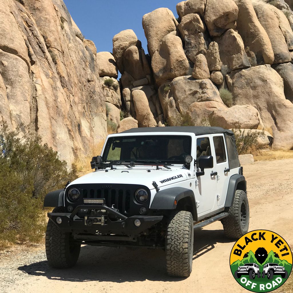 BlkYetiOffRoad's tweet photo. Heading to the grocery store and saw these cool rock formations, reminds me of Joshua Tree 😁 https://t.co/FTC7hyEYFa