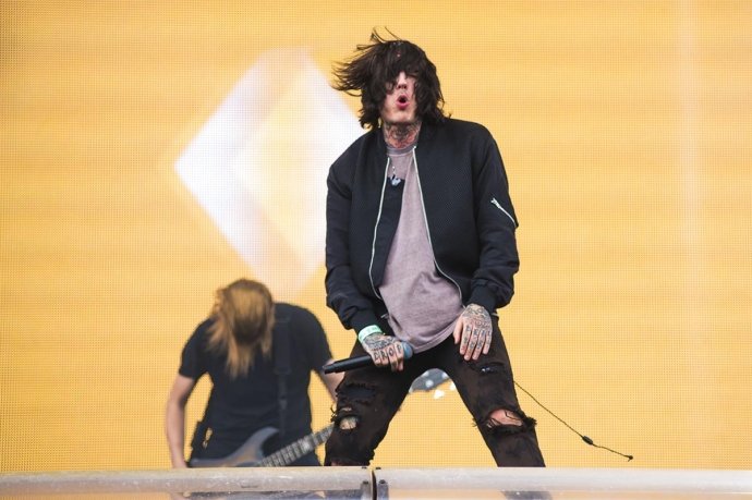 Mr_Syko's tweet photo. Rock Werchter — 2016
@olobersyko
#bringmethehorizon #bmth #bmthofficial #bmthlyrics #bmthquotes #bmthfan #bmthfans #thatsthespirit #bmthconcert #bmthlive #amobmth #oliversykes #oliversykesbmth #oliverscottsykes https://t.co/PMK3VMQI7C