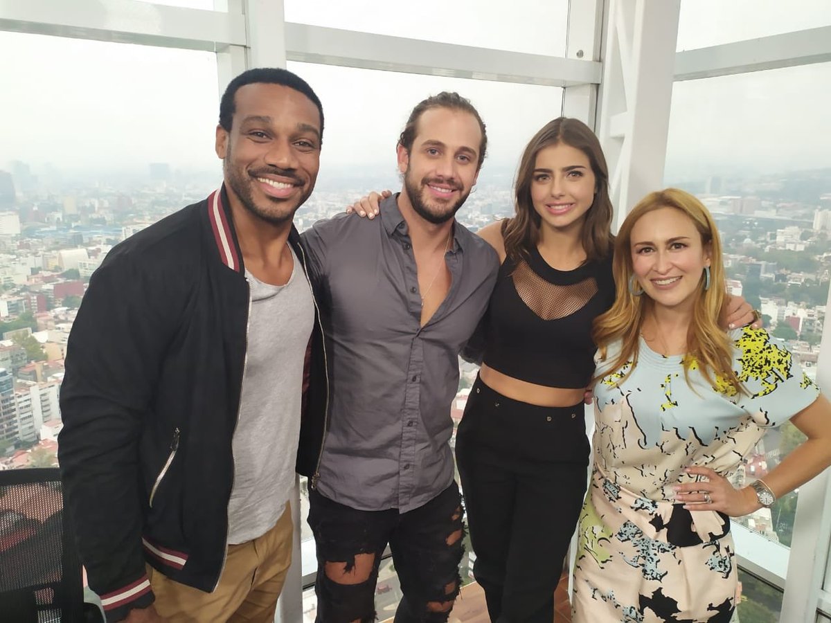 Mucho éxito en lo que viene <a href="/lambgarcia/">Lambda García</a>, <a href="/michellerenaud/">Michelle Renaud</a>, <a href="/HardingJunior/">Harding Junior</a> !!! Gracias por compartir con nosotros en #YaLlegóDore 👏🏼