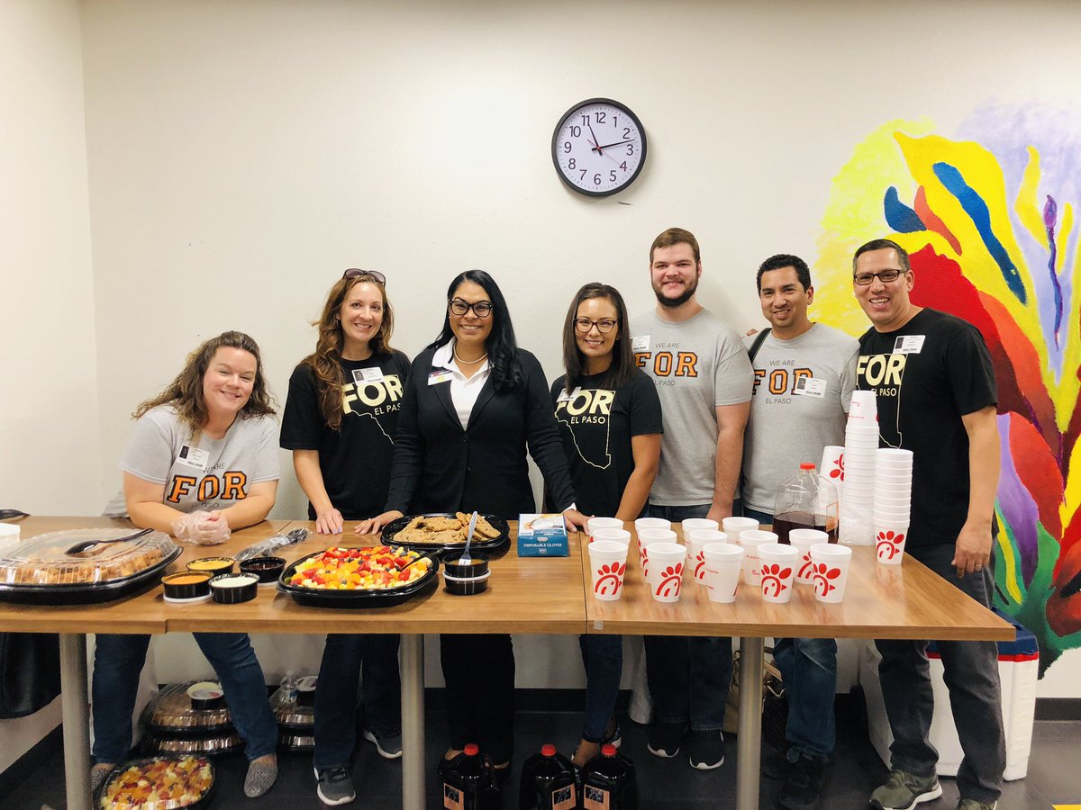 reynahustles's tweet photo. Thank you @jt7terrazas and the Hope City Church community for treating our teachers and staff to Chik-Fil-A today! What a sweet random act of kindness for our Novilleros! ๐ค๐ #FirstDayOfSchool2019 @ParklandMS @catherinedoc12 https://t.co/t9Vrf3hgoQ