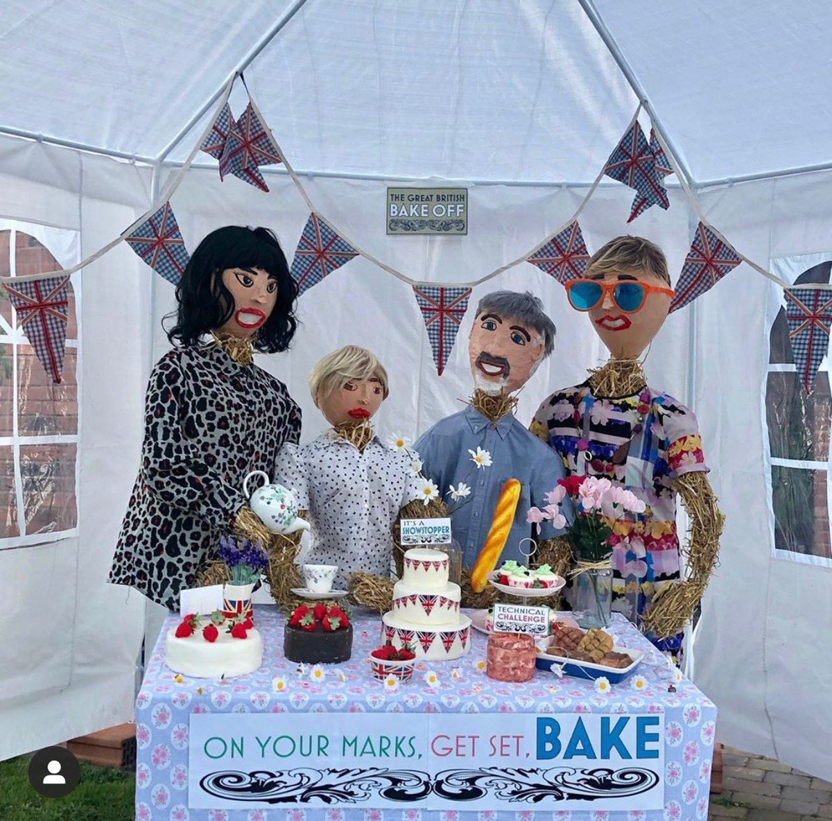 noel fielding tweet media