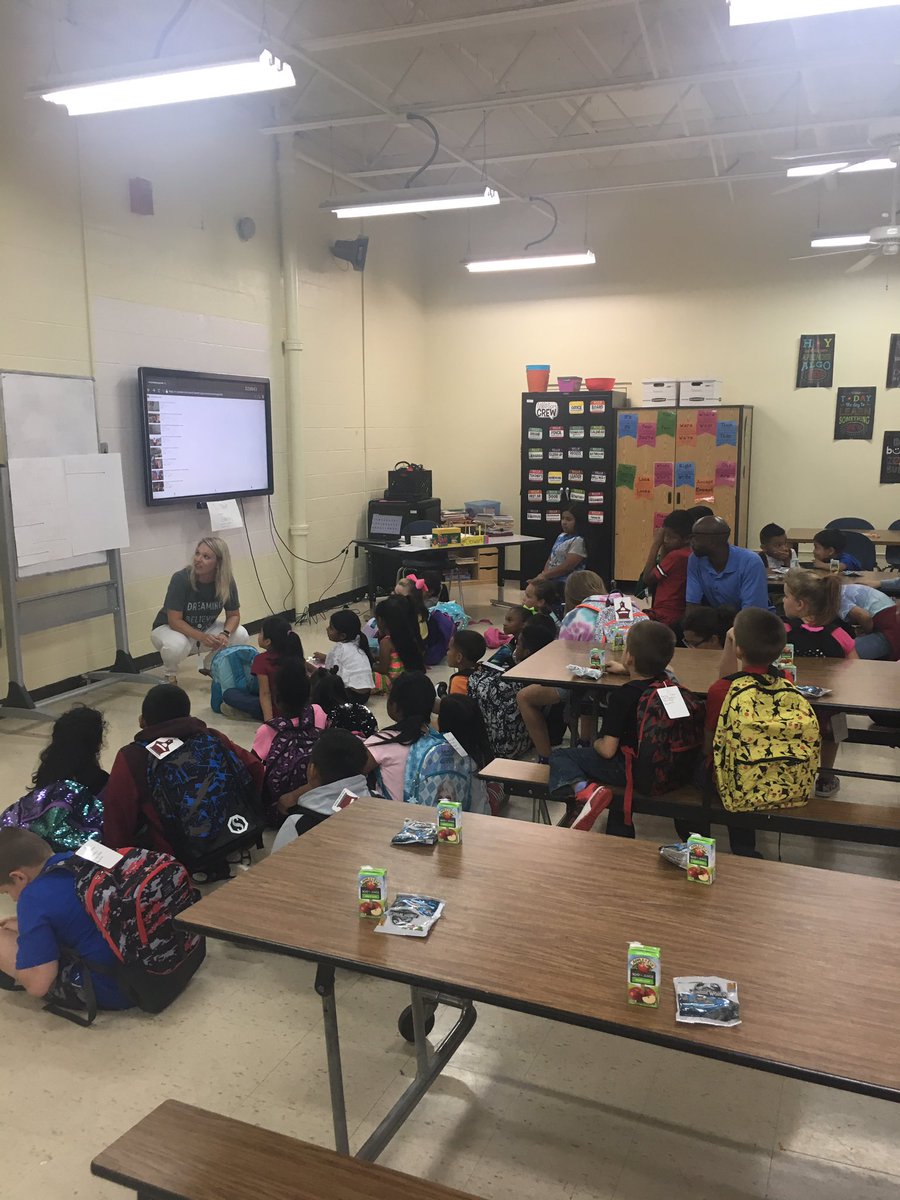 MikeAbell8's tweet photo. First day for the 21st Century after school program...Go Ms. Stewart! https://t.co/OwEwlDzRip