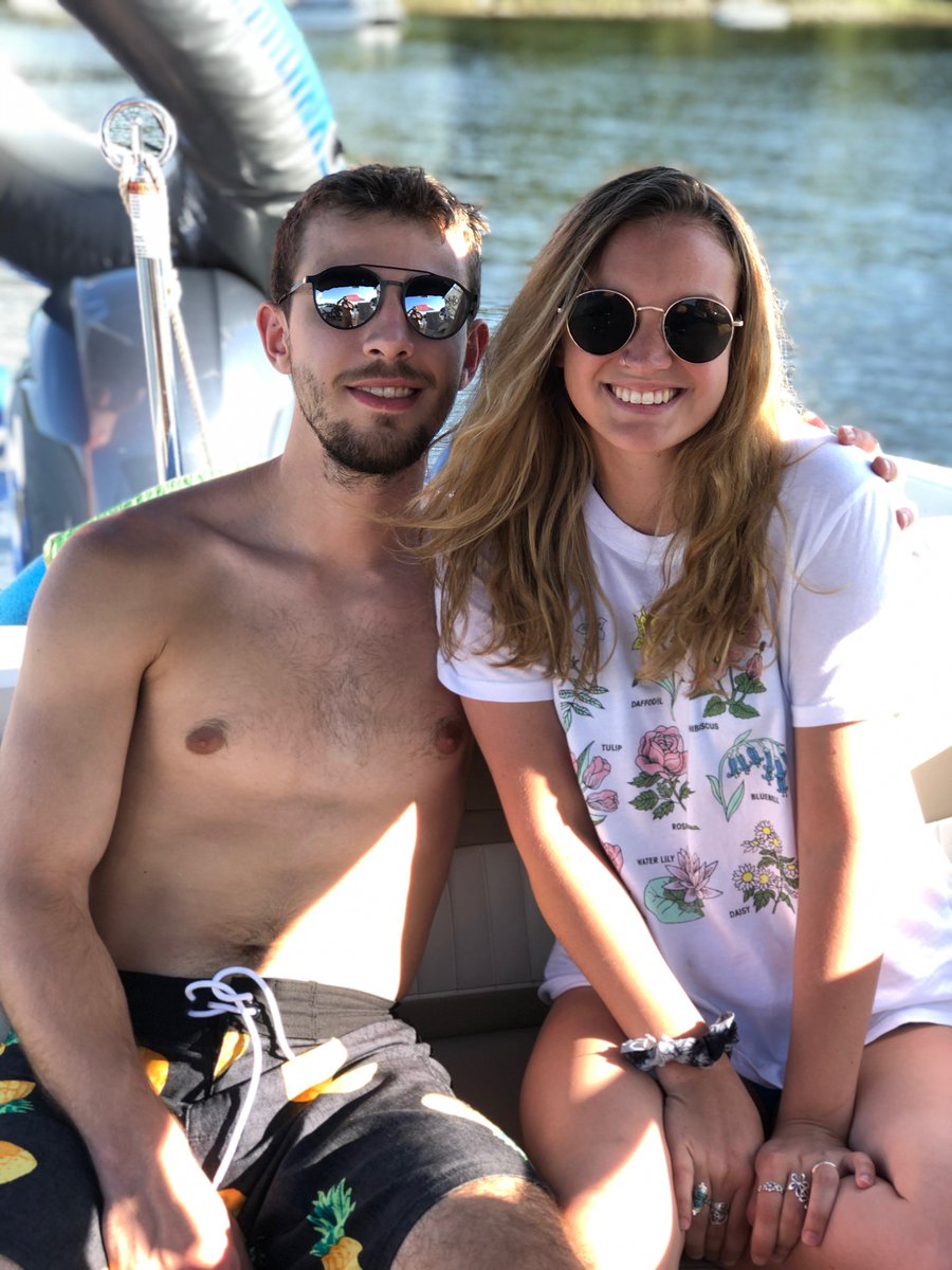 Hanley_215's tweet photo. life is good. #boatchillin https://t.co/SKR6zdvYd3