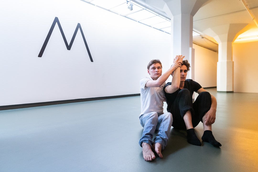 hogefronten's tweet photo. Nog t/m 1 september te zien tijdens @CulturaNova ‘Museum of Stillness / STIL.centriphery’: een voorstelling die jou uitdaagt je zintuigen te verscherpen in stilte. Meer info: https://t.co/sfFJV7Ywfi #theater #stilte #hogefronten #performance https://t.co/KdwrzzdtVt