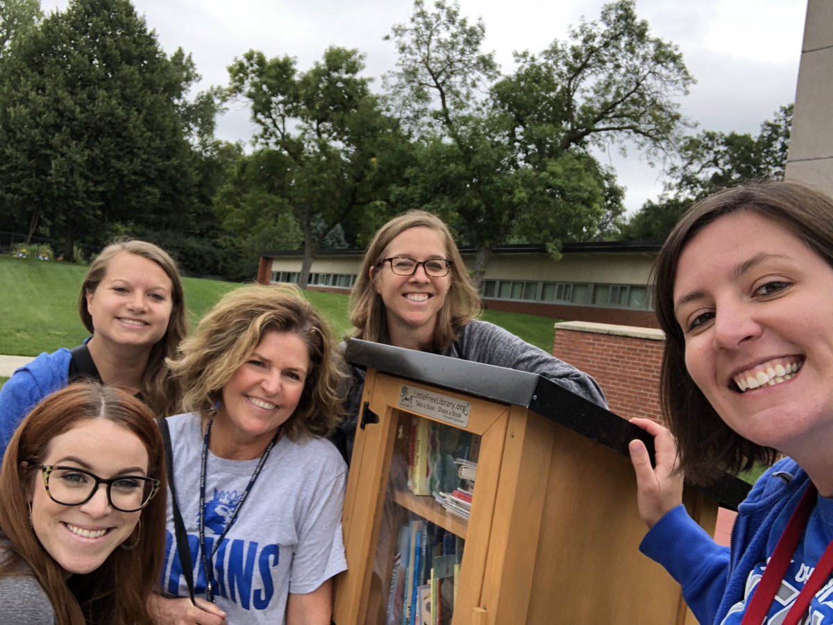 Jjherby's tweet photo. Little Library #GLHunts @GlenLake270 https://t.co/3ze94Jilie