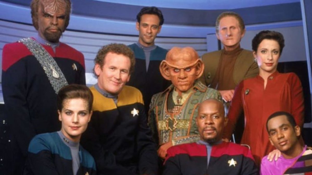 halloffacespod's tweet photo. New #podcast! For the 20th anniversary of the show's finale, @angelicabastien and @SeanOfKelley join us to decide which character from #StarTrek #DeepSpaceNine earns a spot in our Hall of Faces. Listen, follow, subscribe, and the Prophets will bless you! https://t.co/bVIvWcTFQ9 https://t.co/qiUj84CxC0