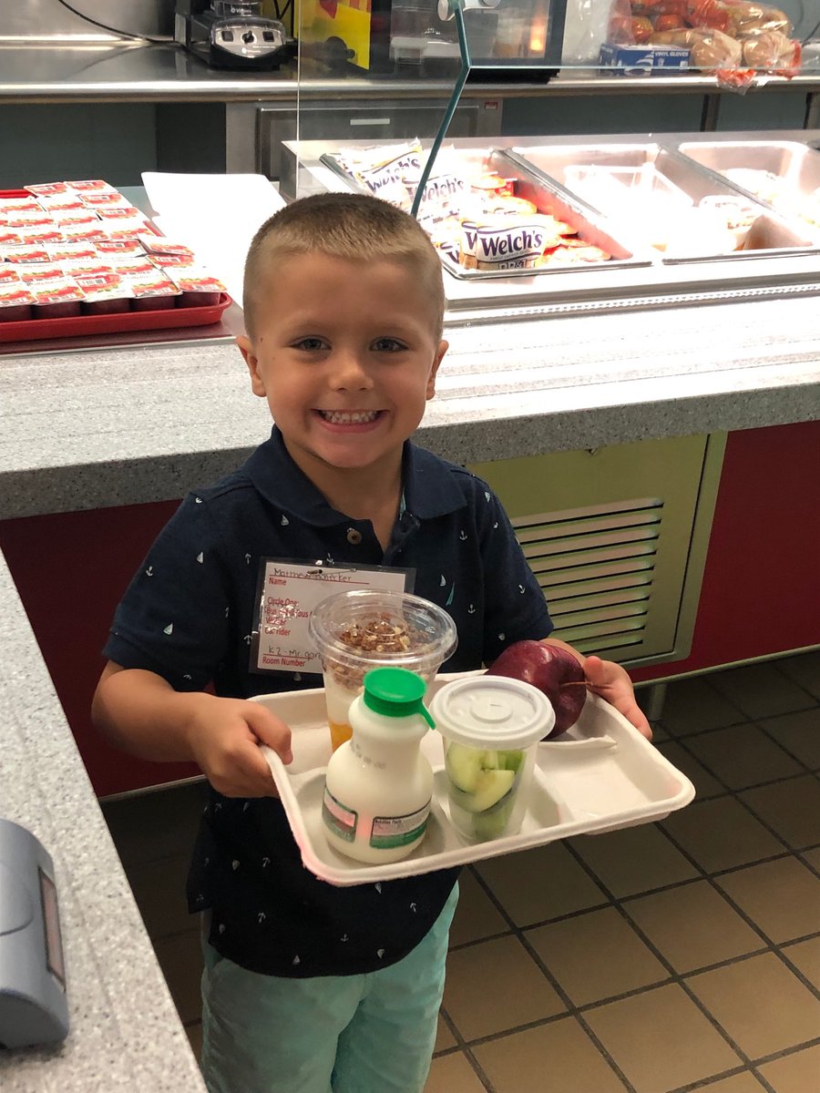 Proud to see ⁦<a href="/RedClayCafe/">J Farrand</a>⁩ switching to compostable trays and teaching students to recycle the milk containers.