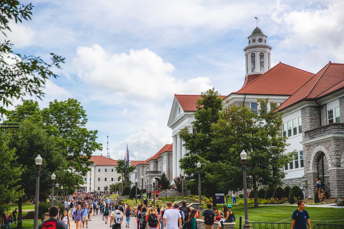 JMU's tweet photo. It's finally here! Happy first day of class, Dukes! #JMU #BackToSchool https://t.co/qdwB1WIgH9