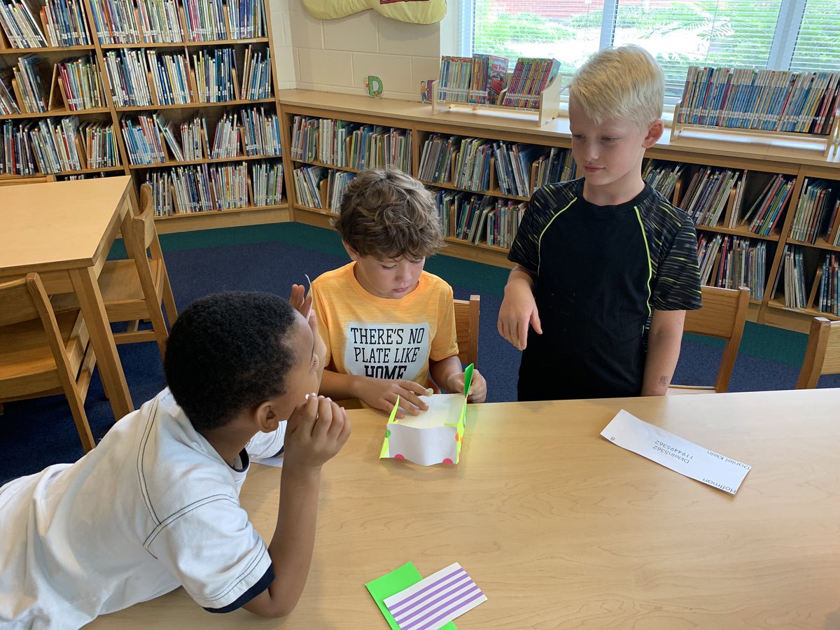 FarrahMilby's tweet photo. Design cycle & growth mindset with 📚If I Built a School by @mrchrisvandusen . #WhesThinkerLab https://t.co/7SEem0dRqY