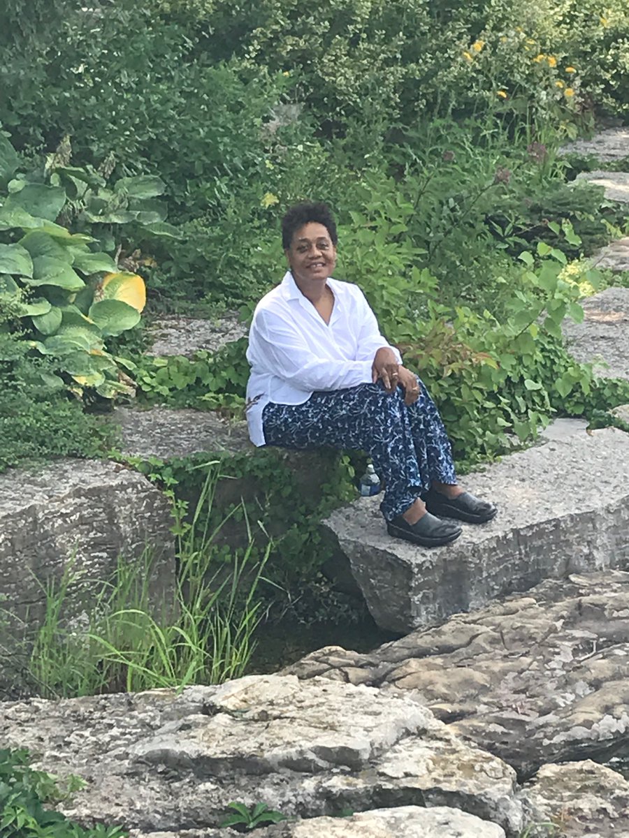 URraceproject's tweet photo. New oral history! Robin Mundle (W’85) sat down w/Jenifer Yi &amp; Shira Greer. As both a @urichmond graduate and current Administrative Coordinator for Rhetoric and Communication Studies, she has had a unique perspective as a current &amp; former member of campus. https://t.co/UI4UbviLhu https://t.co/Ge23qcJyKV