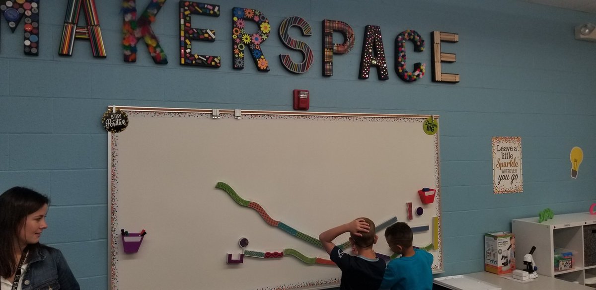 Central_LC's tweet photo. Our first class of the year in our innovation/makerspace room! #inthelc #celearns #FHSDLearns https://t.co/rLyTUCWGKu