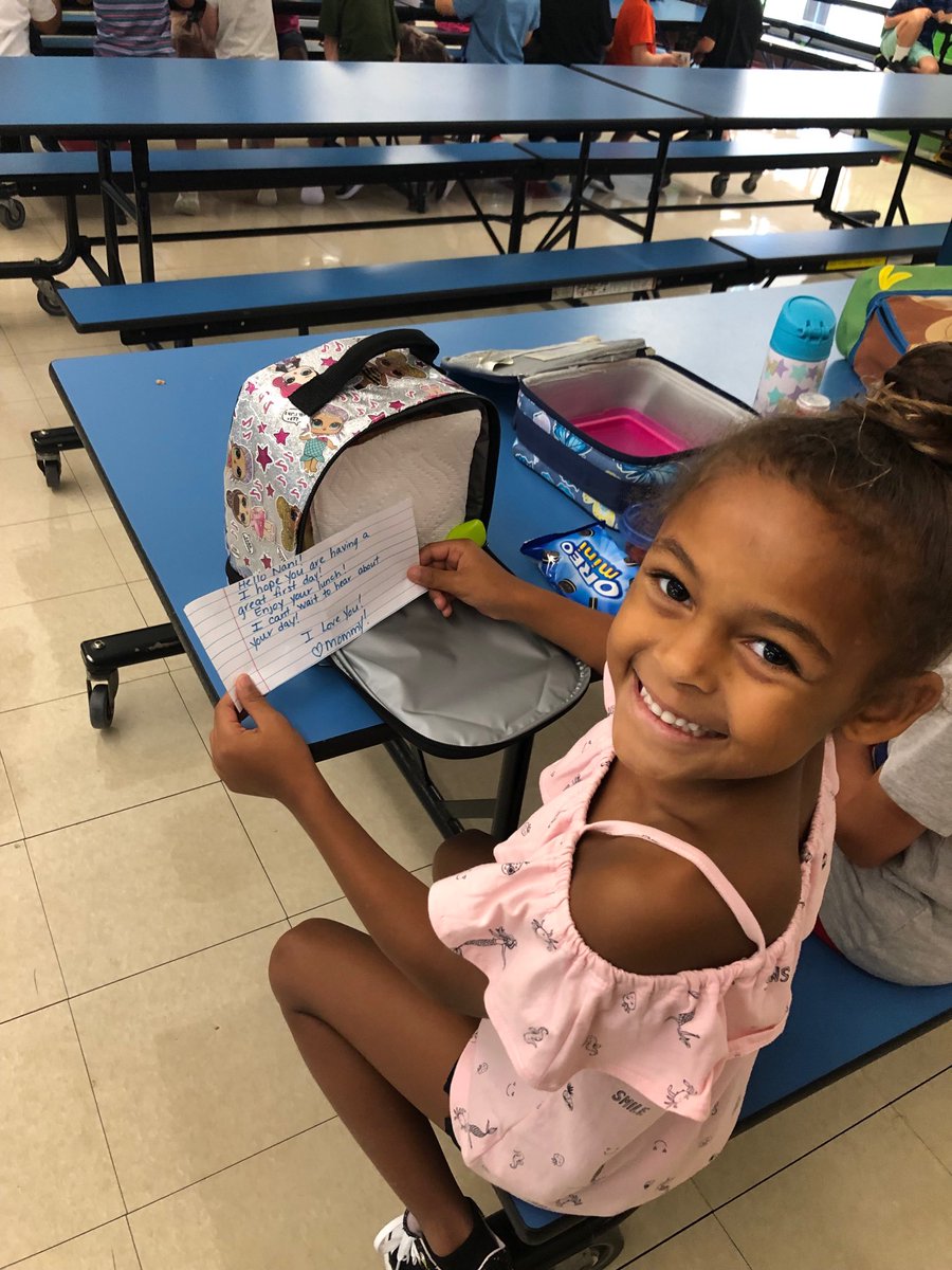 Great to see Nani enjoying a lunch note from home on her first day! ⁦<a href="/ConlinPrincipal/">Heritage Elementary</a>⁩