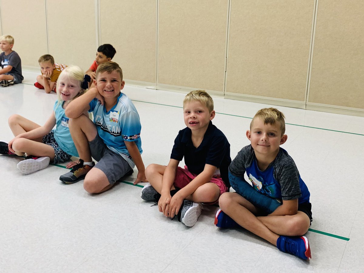 waynewoodes's tweet photo. All smiles at Waynewood today! #firstdayfairfax @FCPSR3 https://t.co/zK75hbuVlH
