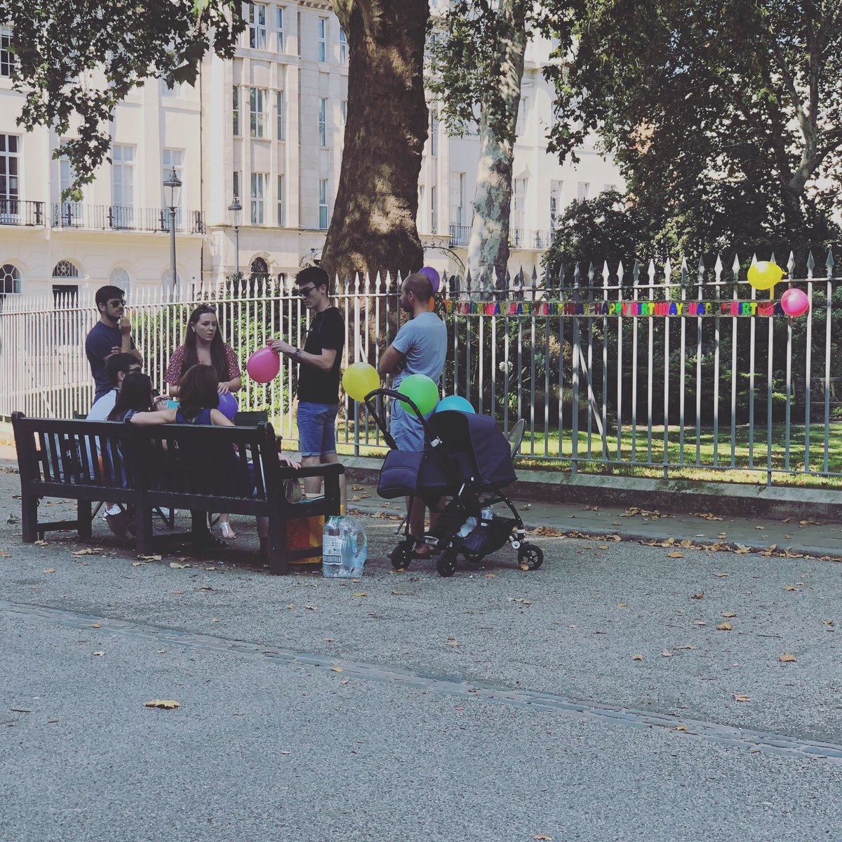 dhruvboruah's tweet photo. What’s wrong with this Birthday Party ?! love a good party! @MayorofLondon @AdamDKHarrison
.
.
#PlasticHackathon #PlasticPollution #london #LitterHeroes #littering #balloon #balloons #plasticfree #kids #children #fridaysforfuture #Birthday https://t.co/56FySpAq5I