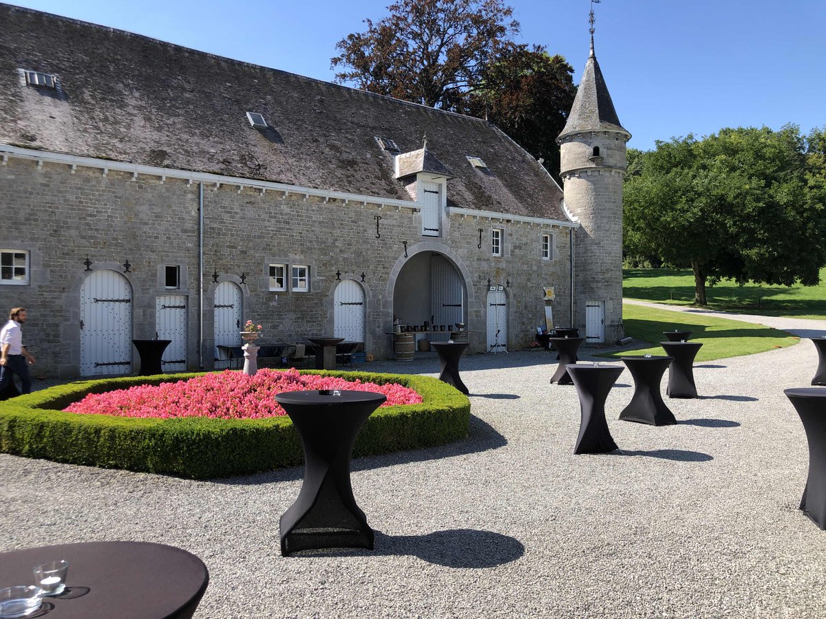 BESTAGEsprl's tweet photo. Le cadre exceptionnel du château d’Ouhar accueillait ce 24 août un événement du Rotary Club de Durbuy, qui y organisait le nouveau spectacle de Fabian LeCastel dans une formule « chapiteau ».

#DirectionTechnique #InstallationTechnique
#Scène #Son #Exlairage https://t.co/Jql4mV8OAs