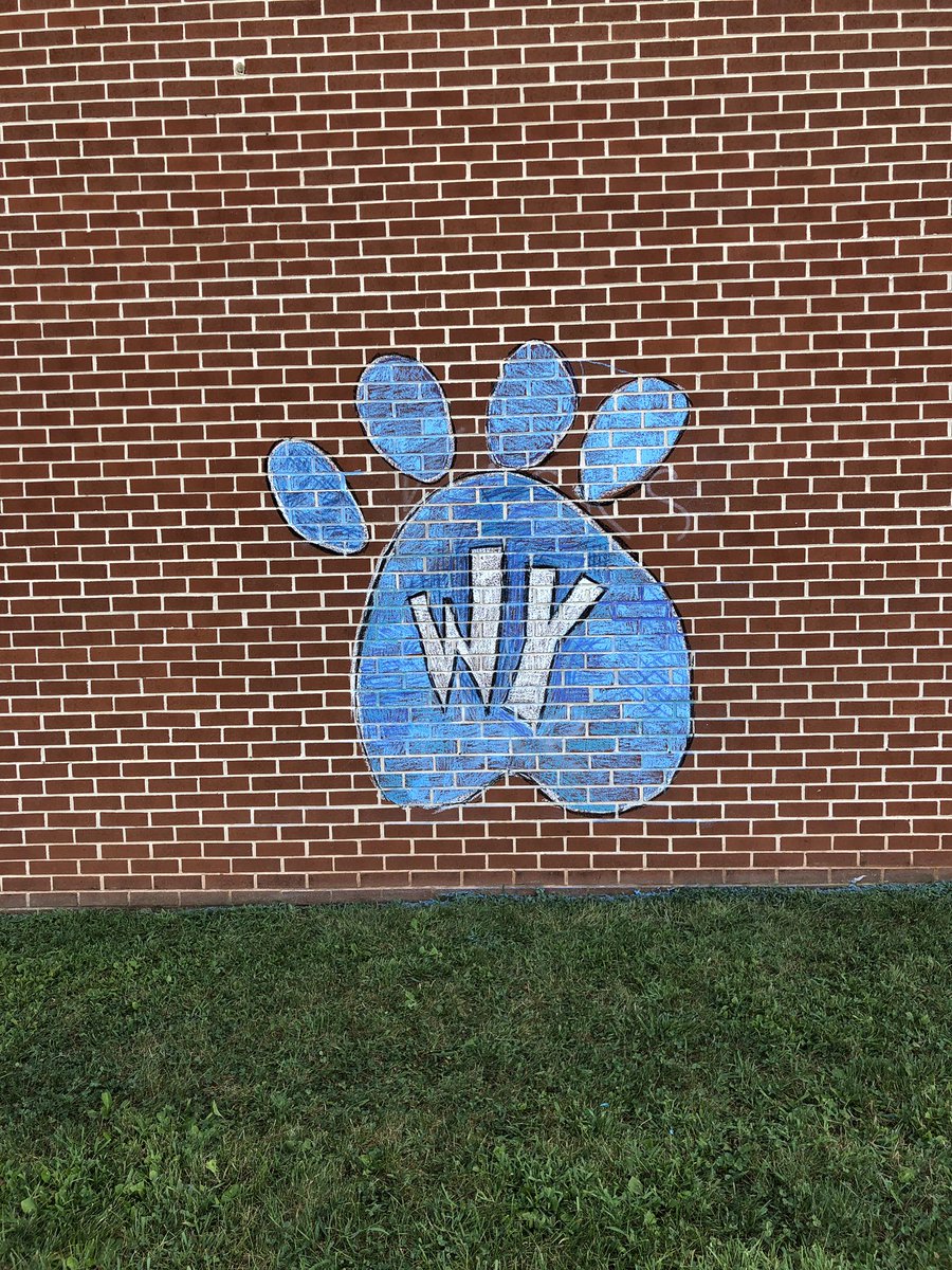 WY_ElemBand's tweet photo. Doing some school beautification during our outdoor Encore time today! #wyproud #wyasd #esedwyasd 🐾💙 https://t.co/kC4ccnsihe