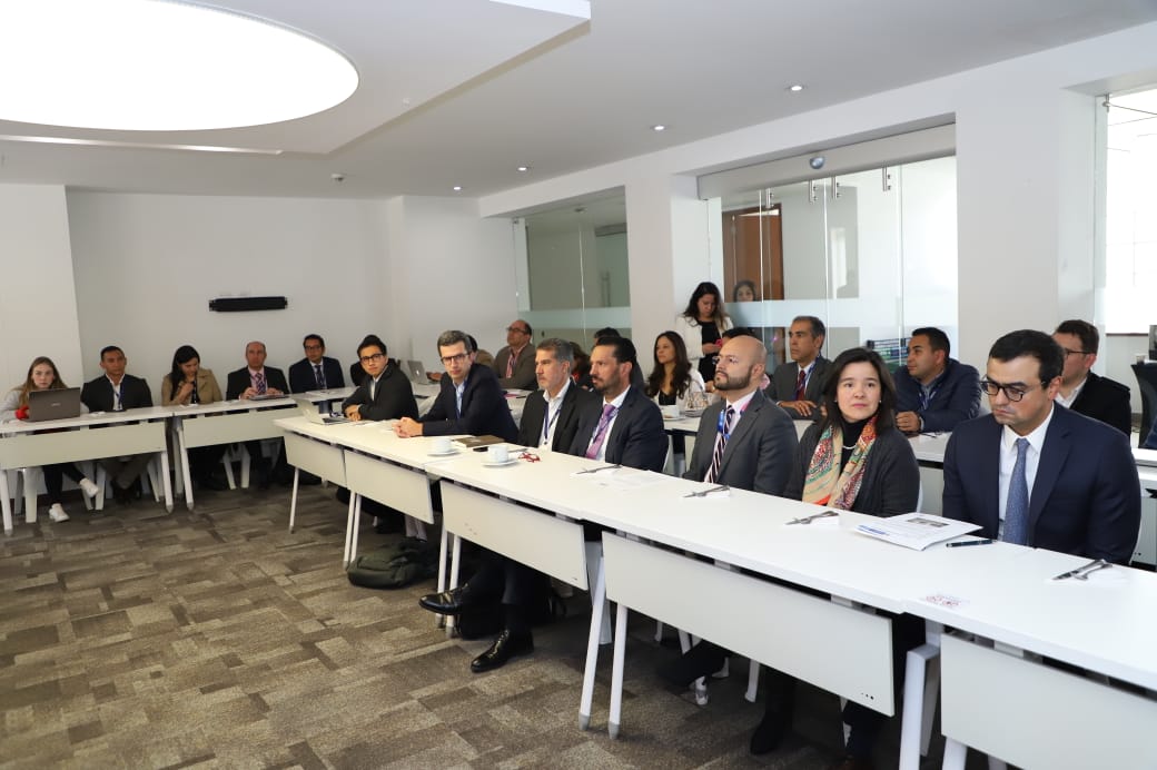 Transforma_Dig's tweet image. En el encuentro de los Centros de Excelencia y Apropiación #CEA, se expone el proyecto ADACOP, de @AlianzaCAOBA, el cual analiza la información pública del sistema @colombiacompra con el uso de #BigaData y #DataAnalytics. #MásTICMejorPaís