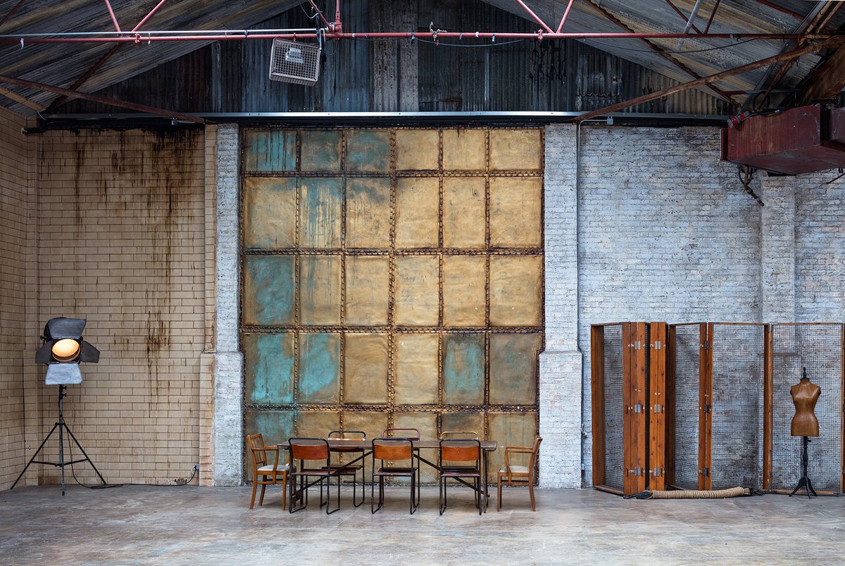LocalityLtd's tweet image. Wonderful warehouse location for filming, photography, events and launches, with drive-in access. Amazing textures, giant shutter, skylights, courtyard and plenty of parking! Search for location 3037 on our website or get in touch with the team on 020 7812 9144 .