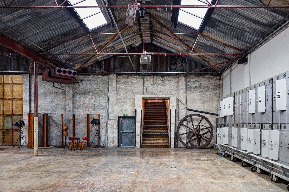 LocalityLtd's tweet image. Wonderful warehouse location for filming, photography, events and launches, with drive-in access. Amazing textures, giant shutter, skylights, courtyard and plenty of parking! Search for location 3037 on our website or get in touch with the team on 020 7812 9144 .