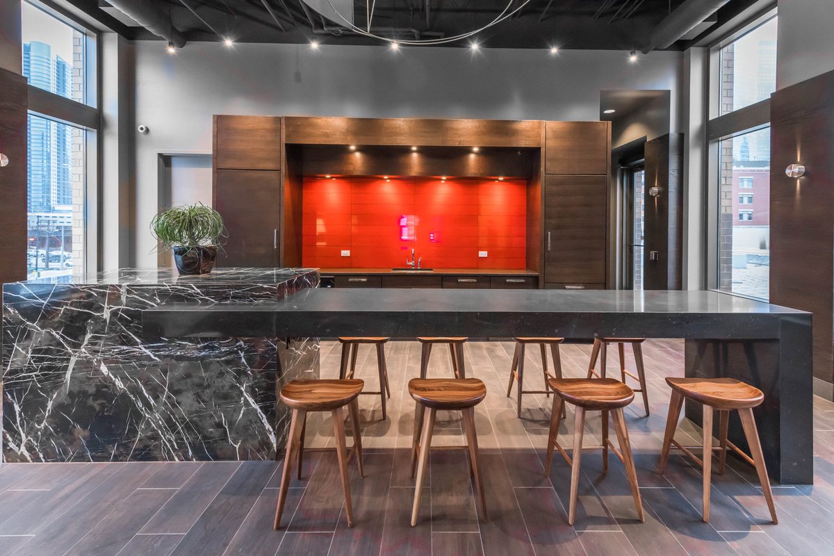 Echelon_Chicago's tweet photo. Our Resident Lounge offers an expansive space to hold anything from family gatherings to baby showers! 🎉 Expand the party to our pool deck located directly next to the Resident Lounge. The Resident Lounge can be reserved in Echelon resident’s resident app. https://t.co/3bDEwrutzB