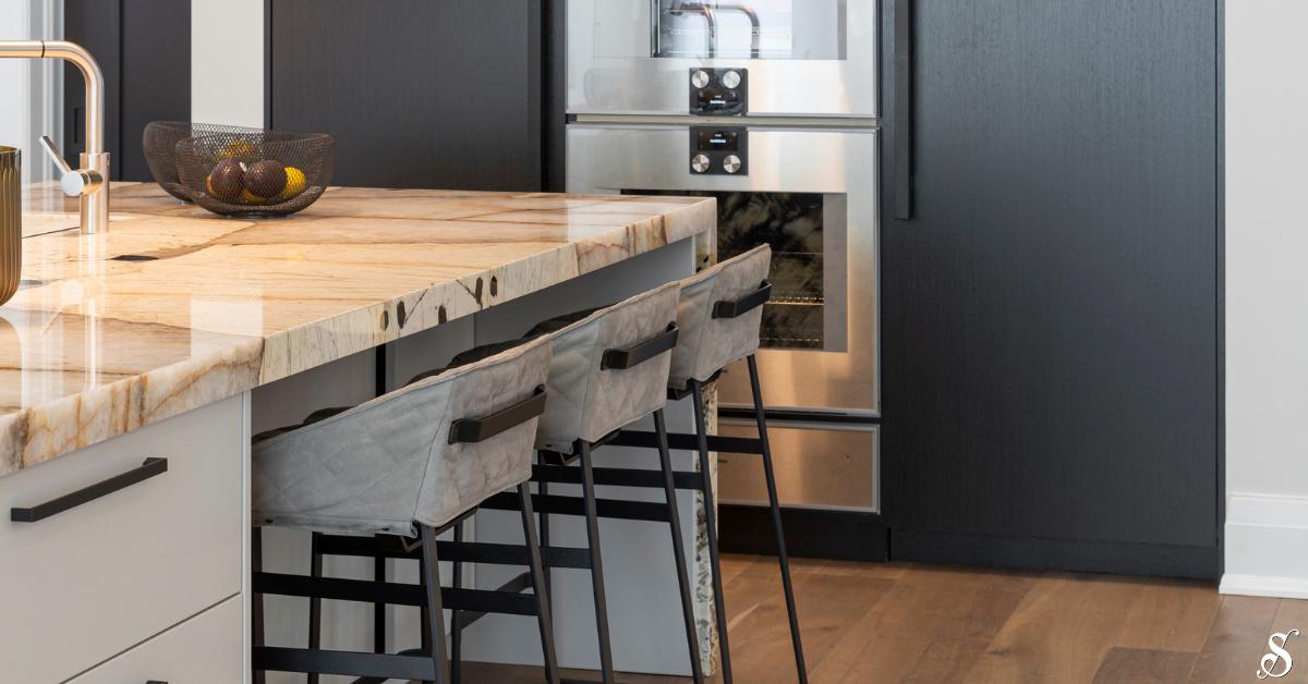 HomesSilverado's tweet photo. Would you rather have a separate breakfast nook close to your kitchen or seating space with your kitchen island? Let us know! #luxurykitchen #torontohomedesigns #luxurydesign #luxurydeveloper #torontocustomhomes https://t.co/AMZ6r09vjF