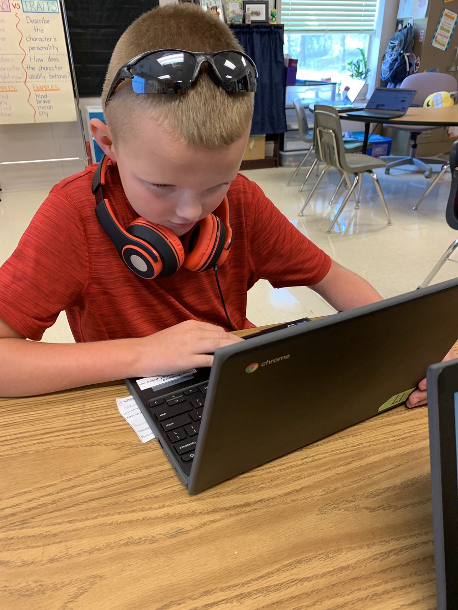 Thearclark's tweet photo. Yeah for 3rd graders making amazing things using @scratch! Enjoying CS First! Thanks @Lridger8503 for letting us experiment. #SESinspires #seswildcats #itcinspires @fcpsk12 https://t.co/aNpcWmfMHG