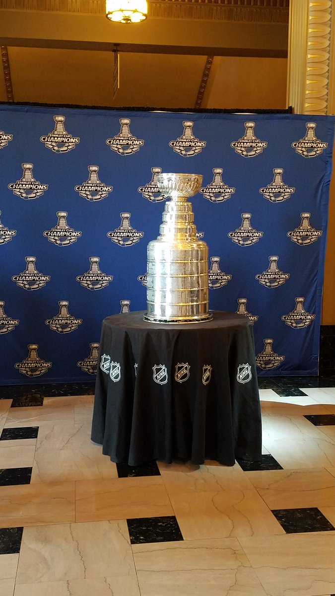 MrsSkubic's tweet photo. Thank you @StLouisBlues!  Being a @stlbluesSTH really paid off today! With @STLKatieK #StanleyCup #TeamSTL #PlayGloria #TastesLikePennies https://t.co/Zu1zStPH3k