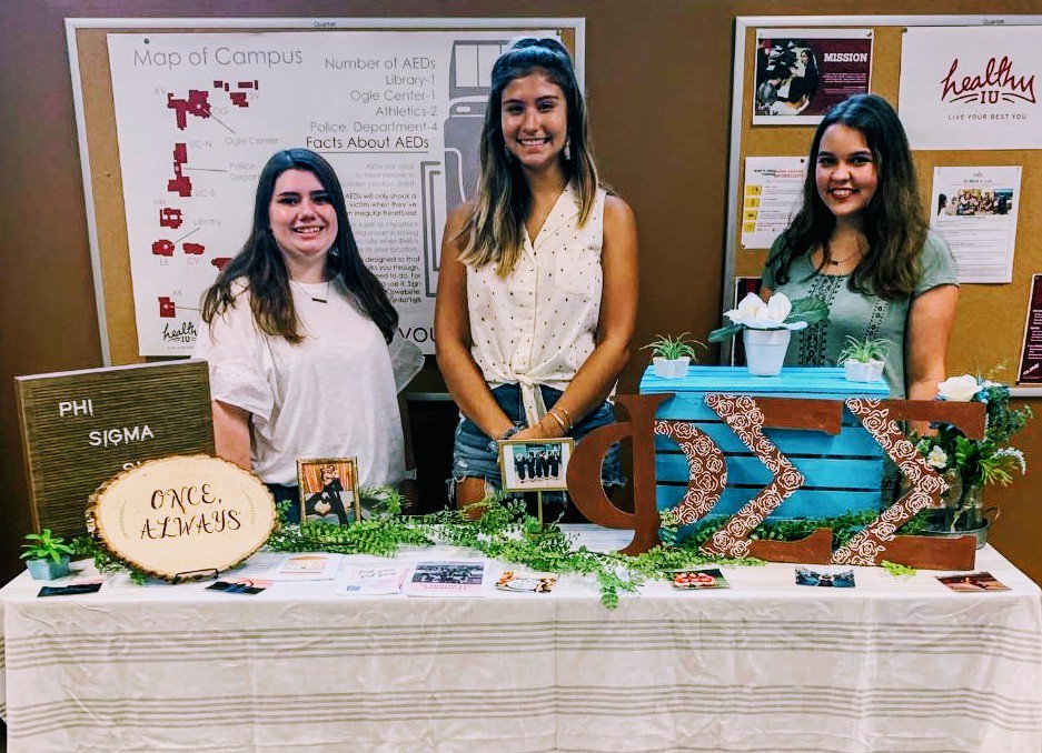 PhiSig_IUS's tweet photo. Welcome back Grenadiers! We are so happy to be back on campus. Hope to meet you all during
Week of Welcome! 💙💛💙
#backtoschool #phisigmasigma #iusoutheast #ius23 #gogreek #sororitylifeius #iuspanhellenic #aimhigh #oncealways https://t.co/nYqG65pAOZ