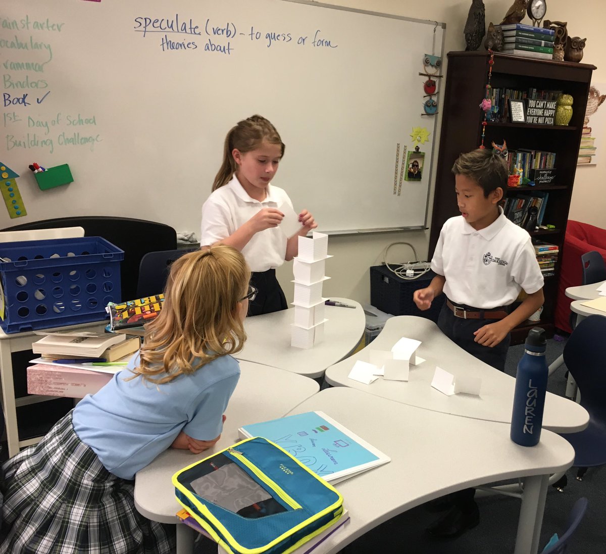 ReddigWrites's tweet photo. My 5th grade @oakridgeowls collaborating to build towers out of index cards @OakridgeMS1 https://t.co/Em7PcE8PDt
