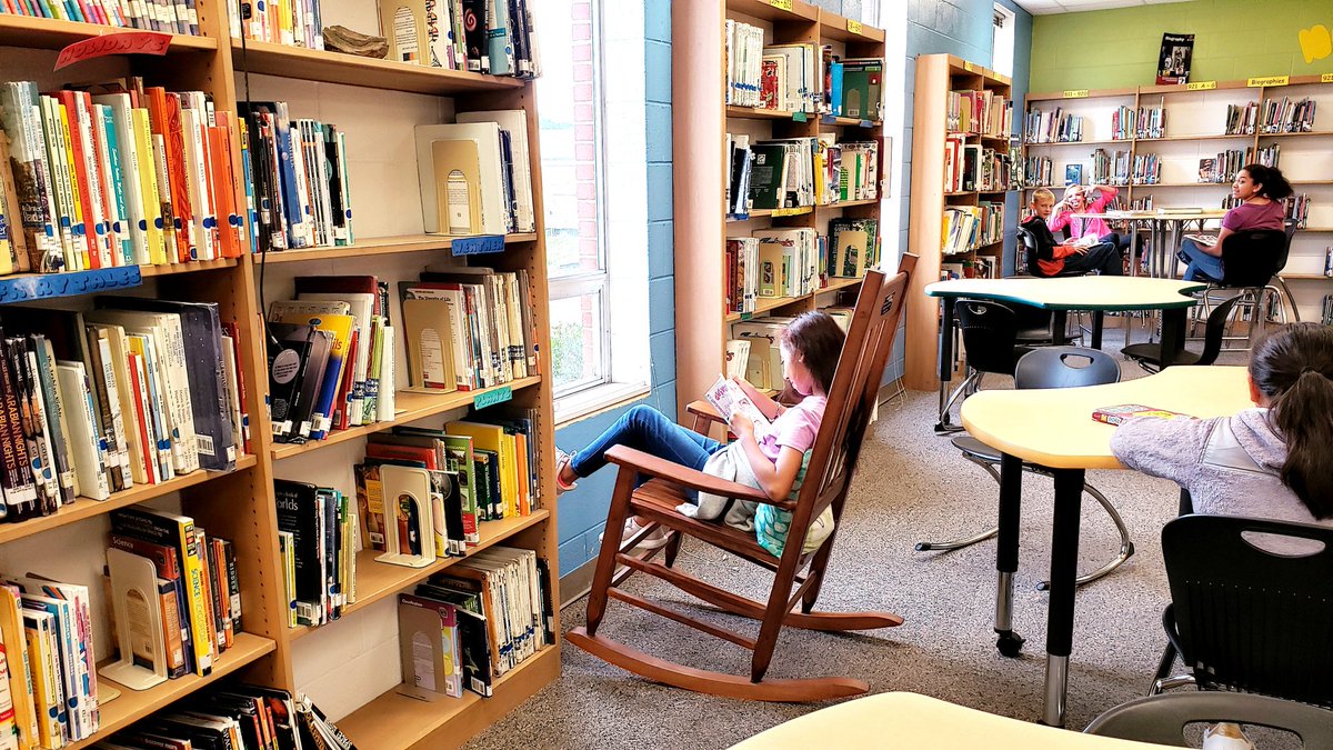 librarianliana's tweet photo. Rocking and reading while it drizzles outside. Love when students can find pockets of peace in their day. β€
#onewhitfieldreads #SEL #readingwaves https://t.co/nsukCAjasL