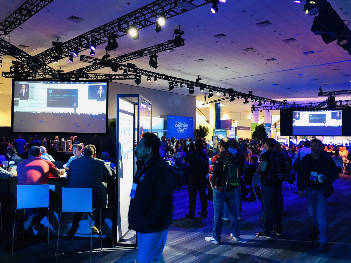 G_Cladera's tweet photo. Let’s start the @VMworld in San Francisco ! Let’s talk about Business Continuity with the @VMware @DellEMCProtect @RG_System Service Providers... #monitoring #Security #Backup #centralizationIsTheKey https://t.co/DaquLP8Ceo