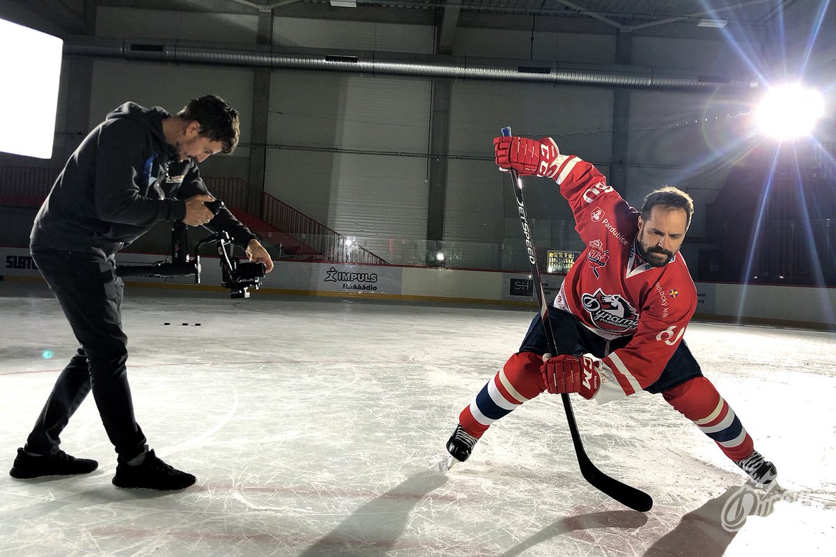 HCPCE's tweet photo. 🏒| Rádi jsme se zúčastnili dnešního „media day“ všech klubů @telhcz. Ve Škoda ICERINK nás reprezentovali hlavní trenér LADISLAV #LUBINA, obránce JAN #KOLÁŘ a útočníci TOMÁŠ #ROLINEK a ROBERT #KOUSAL. Podívejte se!
📹👉 https://t.co/KR8boE1Sx0
📷👉 https://t.co/V2bZPQX9fv https://t.co/PluDybp5BL