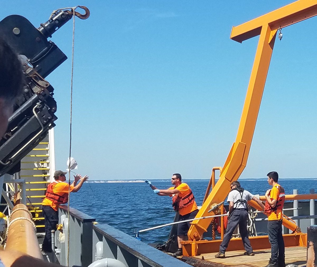 USGSCoastChange's tweet photo. #CapeCodBay2019 Our team received necessary (but non-emergency) medical supplies from a #BostonHarbor Cruise vessel. The #USGS team gave them a bag of freshly baked cookies as thanks! The whole exchange happened in less than 5 minutes and they never stopped #seafloormapping! https://t.co/TVKDryGIeD