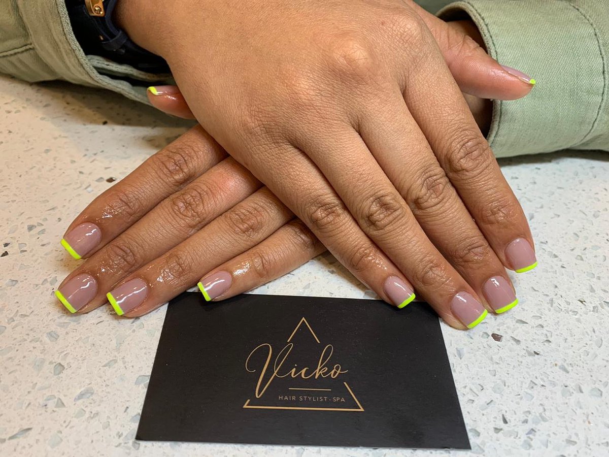 Vickohair's tweet photo. Comenzamos este lunes con este hermoso manicure 😍💅 ➡️Gelish Francés en Tonos Neón.
#VickoHair #Promociones #Alisado #Iluminacion #Depilacion #Peluqueria #Salon #Mujer #Spa #SpaDay #Mexico #MexicoDf #Beauty #Tips #Estetica #VickoHairMexico #Relax #DepilacionCera #Manicure https://t.co/AdHeAnsGjU